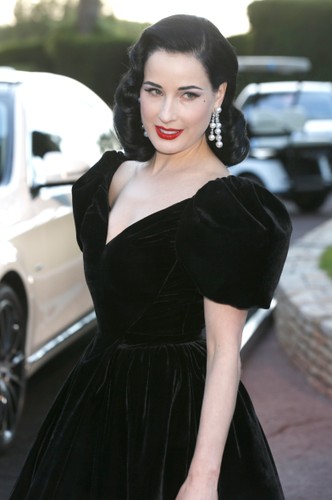 Dita Von Teese na festiwalu w Cannes