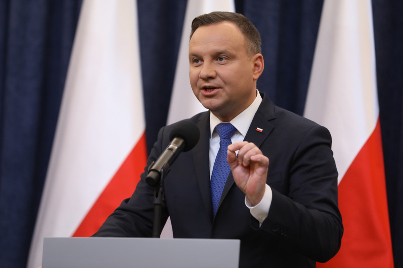 Prezydent Andrzej Duda: Podpiszę ustawę, ale skieruję ją do TK