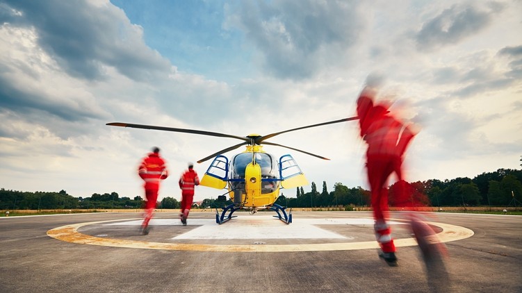 baleste, autópálya, mentőhelikopter, mentőautó, sürgősségi