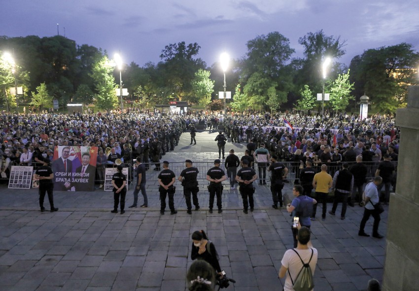Protesti ispred Skupštine