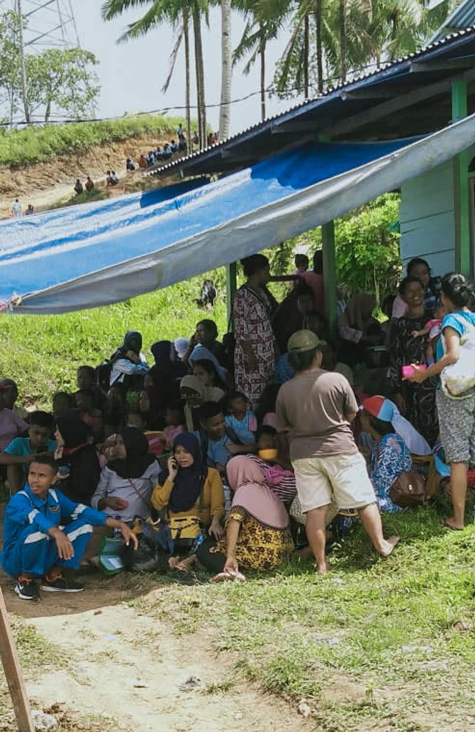 Ljudi su se u strahu sklonili na otvoreno