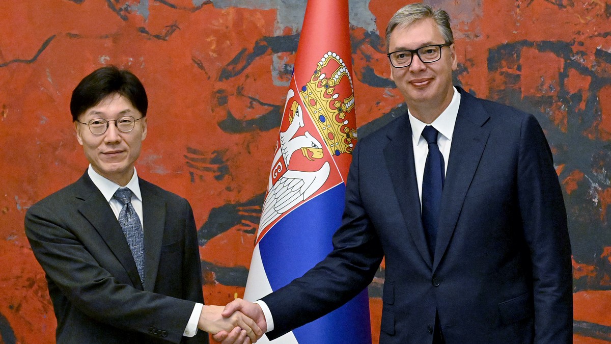 Predsednik Aleksandar Vučić primio je danas akreditivno pismo novoimenovanog ambasadora Republike Koreje u Srbiji Hong Gun Djonga