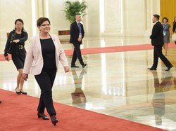 Byłoby perfekcyjnie, gdyby nie TE skarpetki. Stylowa Beata Szydło w Chinach. FOTO
