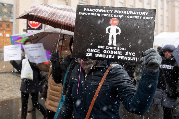 Protest pracowników sądów i prokuratur. "Zapomnieni przez rząd - gorszy sort"