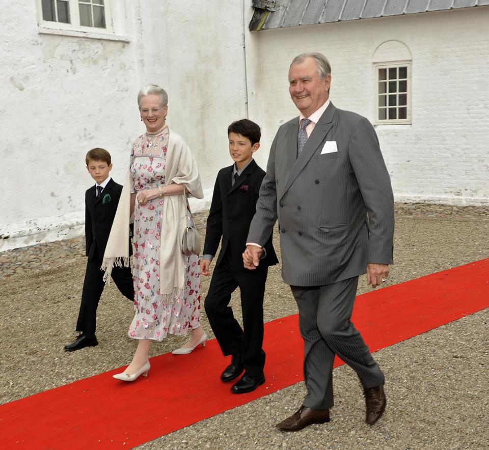 Najnowszy Portret Duńskiej Rodziny Królewskiej Wyglądają Jak Rodzina Adamsów Wiadomości