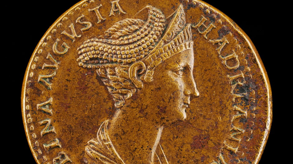 Niektórzy twierdzą, że Vibia Sabina była żoną, która mogłaby skoczyć za cesarzem Rzymu, panującym w latach 117-138 n.e. — Hadrianem — w ogień