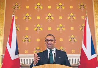 Dyplomatyczne ożywienie Anglosasów