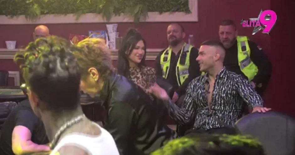 Sevaju varnice između Anđela Rankovića i Stanije Dobrojević, svi ih gledaju