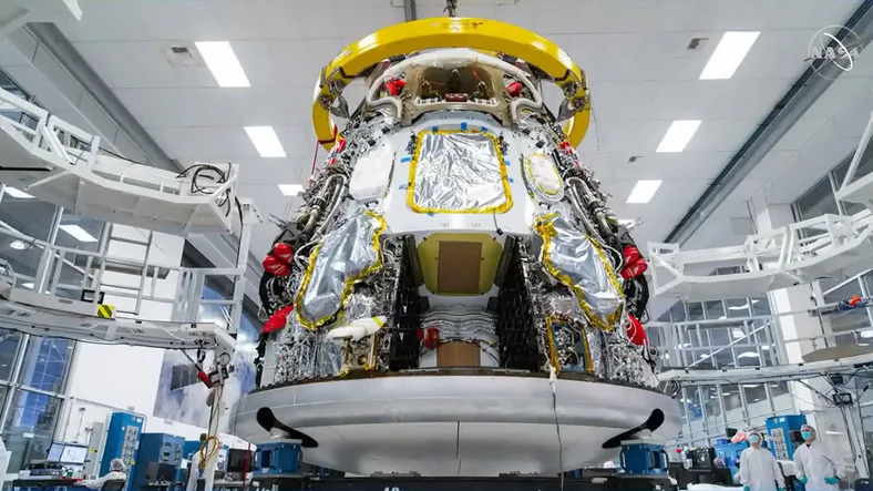 Kapsuła Crew Dragon przygotowywana przez SpaceX i NASA