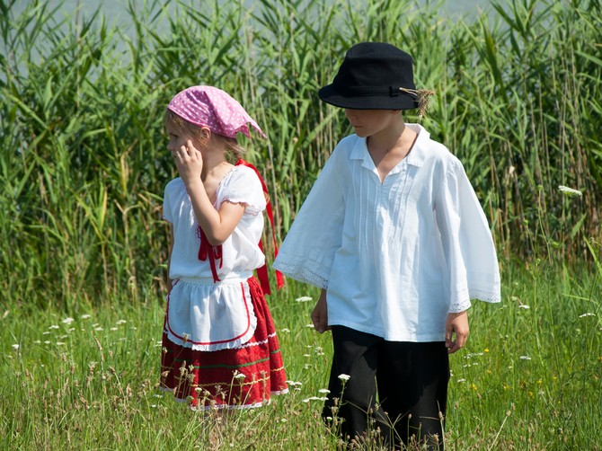 Ako se deca ponašaju previše zrelo za svoje godine, to nije dobro, tvrdi psiholog