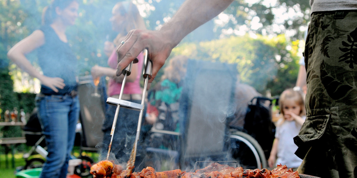 grill grillowanie jedzenie rodzina