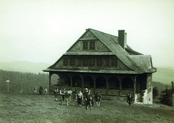 Przedwojenne Bieszczady - schroniska, cerkwie i złoża ropy naftowej