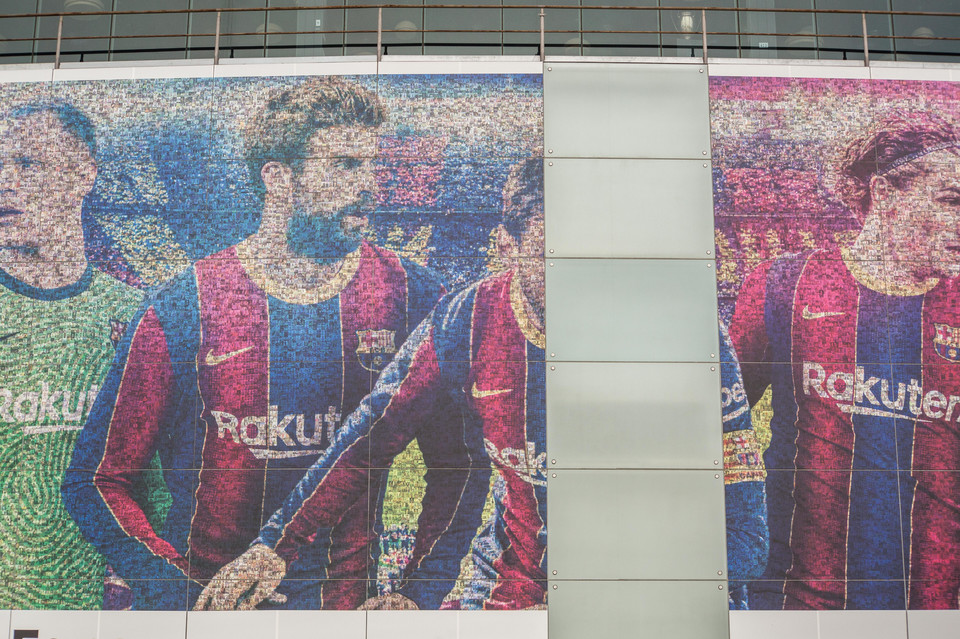 Leo Messi zniknął z fasady Camp Nou