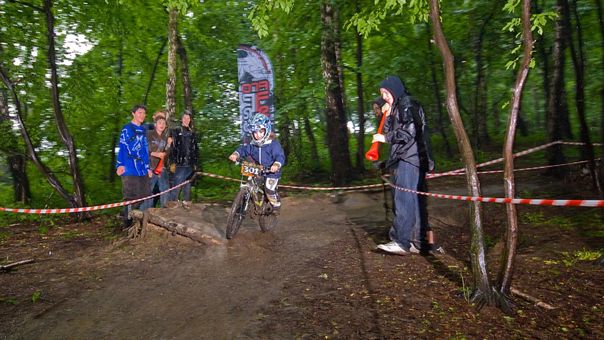 28 maja w podkrakowskim lesie, w środowisku MTB zwanym Trupim, odbyła się walka o Puchar Skrzata. 19 dzieci w wieku 5 do 12 lat zapoznwało się z trasą, wybierało najszybsze lub najbezpieczniejsze linie, kleiło bandy, by po dwóch godzinach treningów zacząć ścigać się o medal i punkty w walce o Puchar Skrzata.