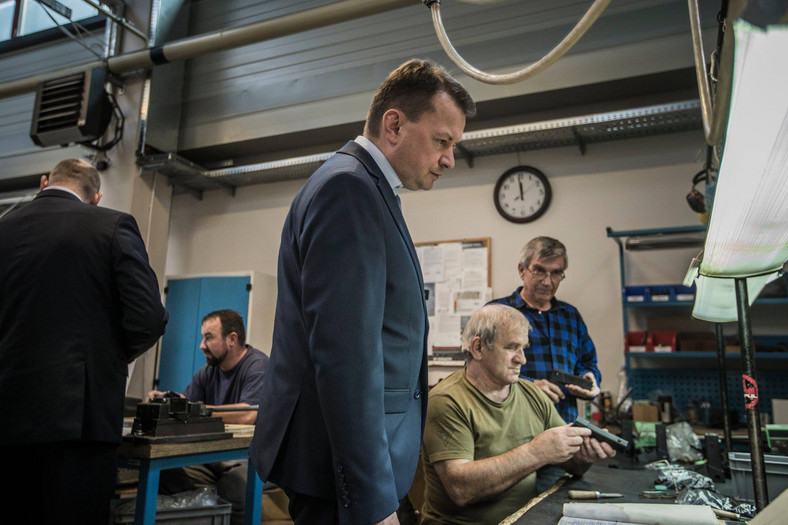 Minister obrony Mariusz Błaszczak w Fabryce Broni w Radomiu. Fot: MON