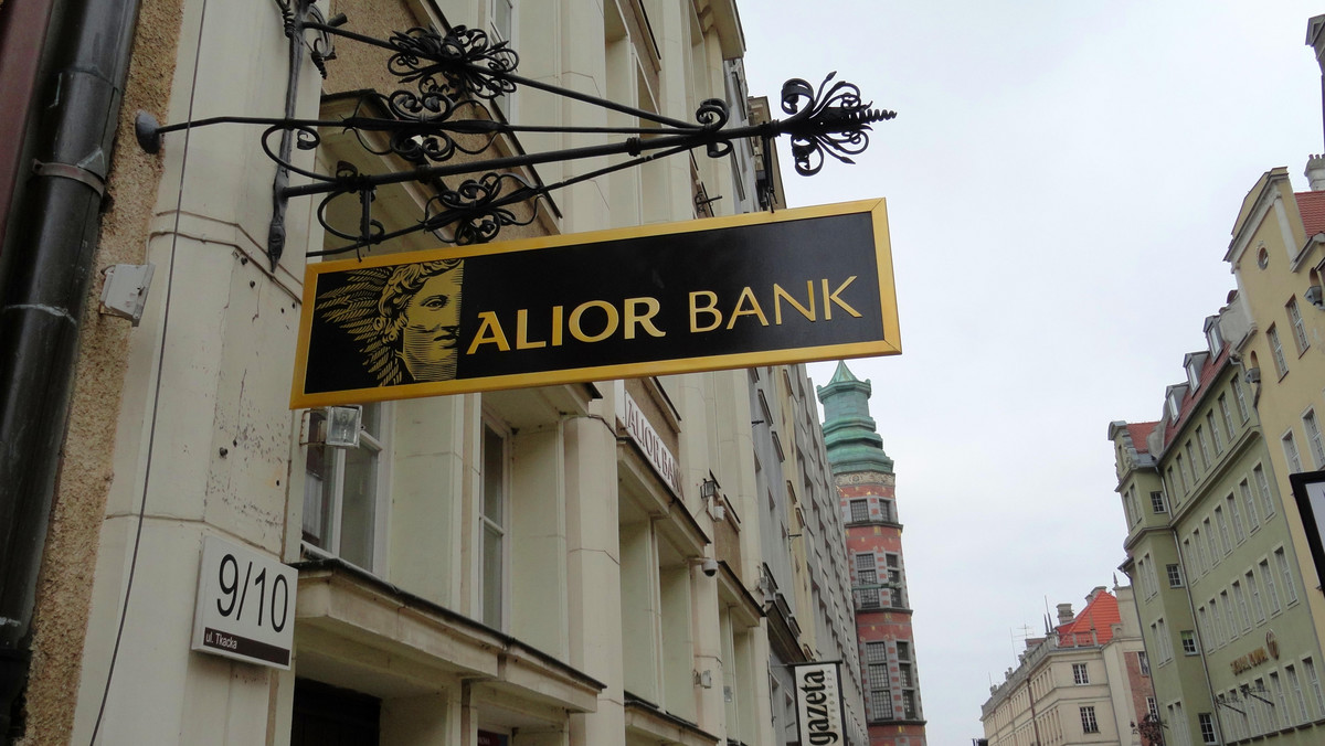 Alior Bank z powodu zmiany struktury organizacyjnej centrali planuje zwolnić w ramach zwolnień grupowych do 260 osób. Bank poinformował, że nowa struktura organizacyjna centrali będzie obowiązywała od 1 marca.