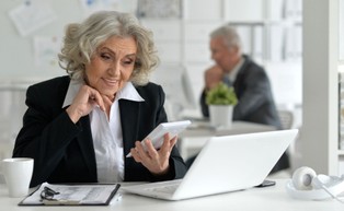 Od większej aktywności zawodowej kobiet zależy dalszy wzrost polskiej gospodarki [RAPORT]