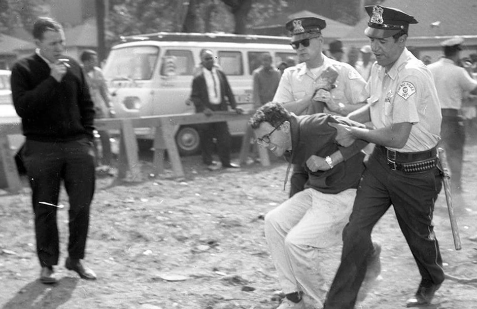 Sanders je 1963. uhapšen na protestu za prava Afroamerikanaca