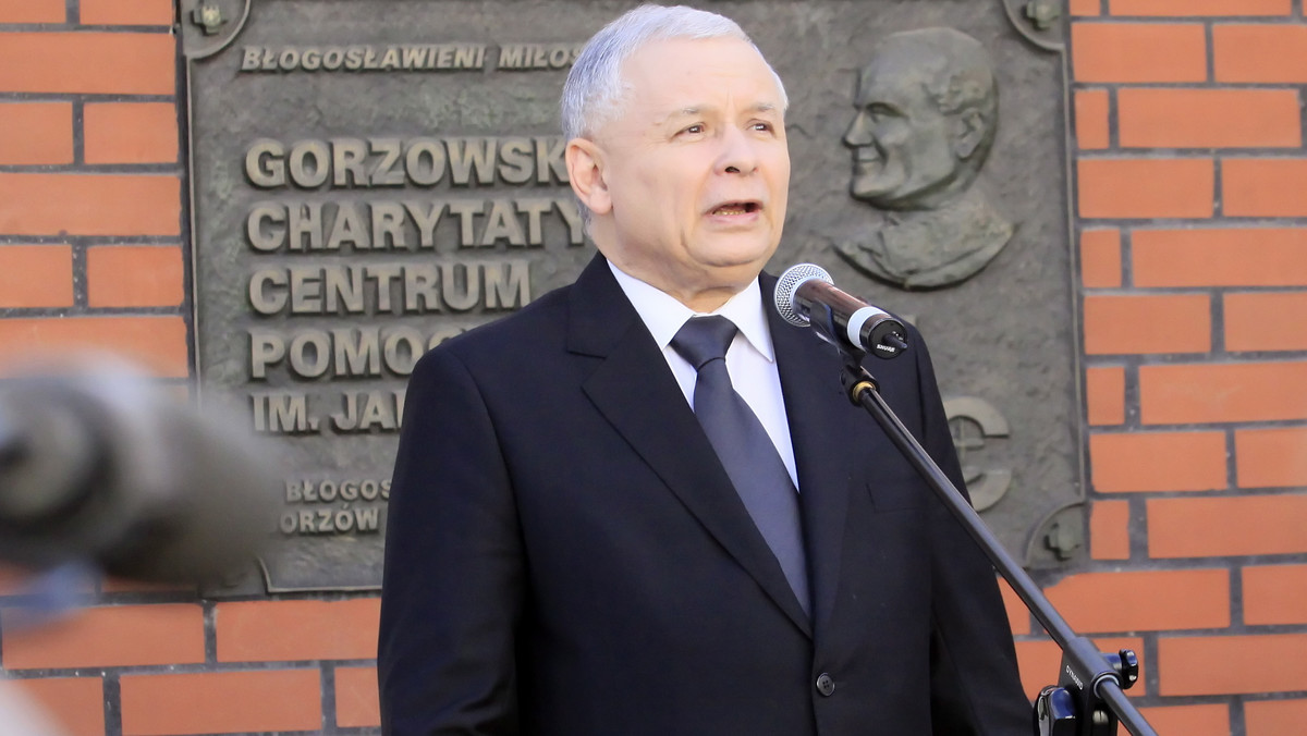 Prezes PiS Jarosław Kaczyński zapowiedział w Gorzowie, że jeżeli PiS dojdzie do władzy będzie starał się przeciwdziałać takim zjawiskom społecznym jak wykluczenie i zapomnienie, a także będzie wspierać ludzi i organizacje, które pomagają innym.