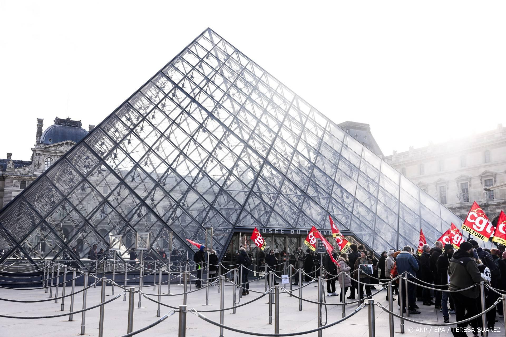 De Louvre blijft dicht: Personeel eist beter loon en onderhoud