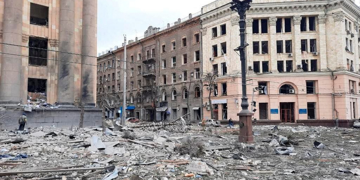 Ukraińcy wynajmują Rosjanom zbombardowane mieszkania.