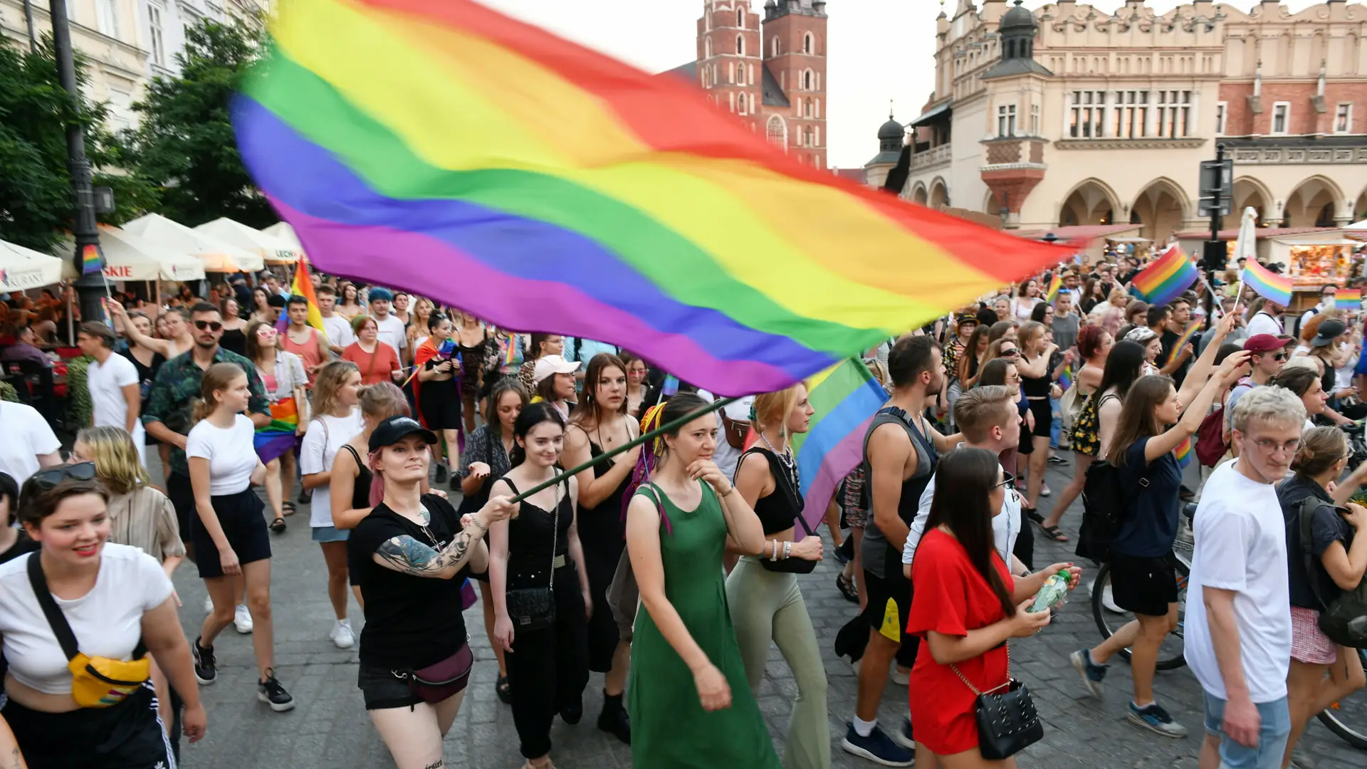 "Zaczerpnąć tchu". Takiego Marszu Równości Kraków jeszcze nie widział [galeria]