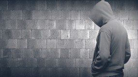 Kradzieże i narkotyki – za to najczęściej skazuje się nieletnich