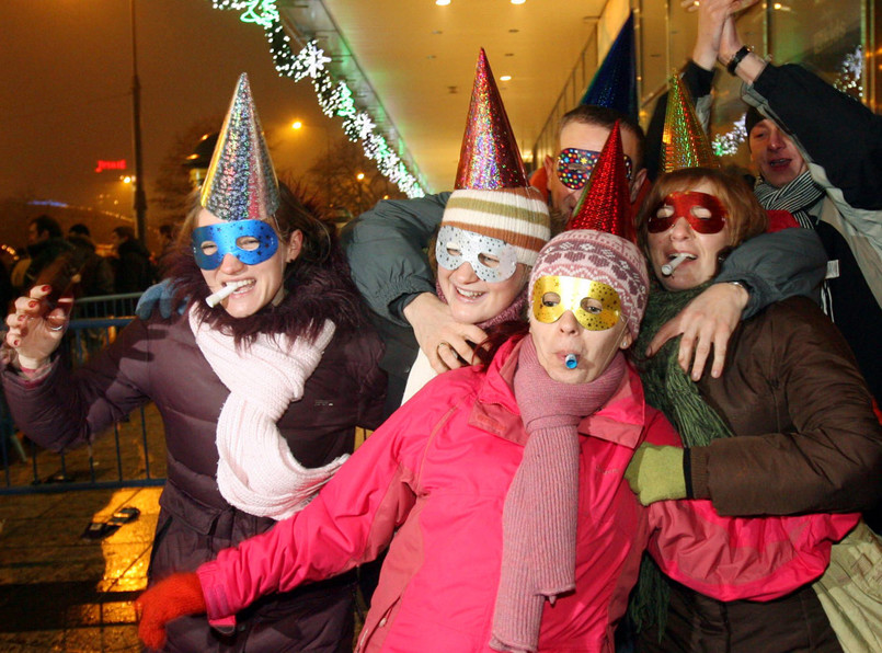 Warszawiacy witali Nowy Rok na placu Defilad