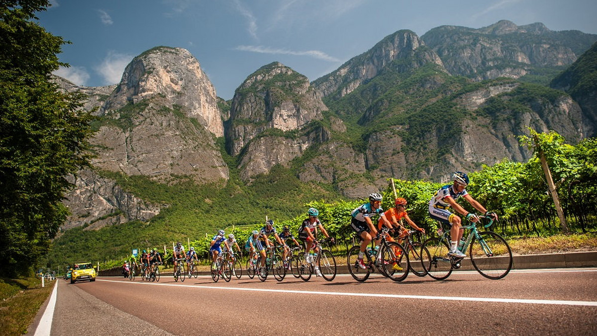 6 czerwca w Dolomitach odbędzie się kolarski wyścig szosowy dla amatorów - Tour de Pologne Challenge Trentino. To wyjątkowe wydarzenie dla wszystkich miłośników rowerów będzie połączone z odsłonięciem tablicy pamiątkowej na Passo Pordoi. Na stronie tourdepologne.pl/challenge-trentino rozpoczęły się zapisy do wyścigu.
