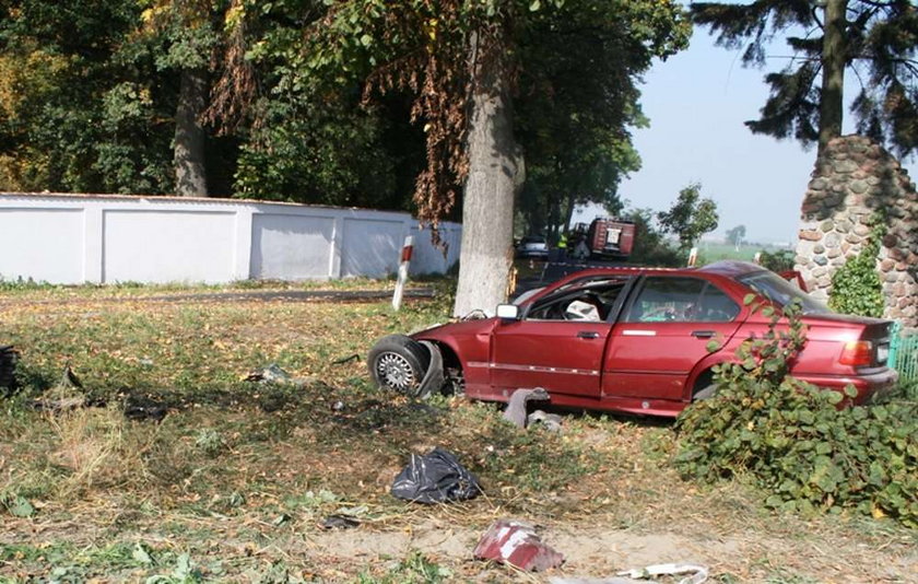 Rozbili się na kapliczce! Nie żyją