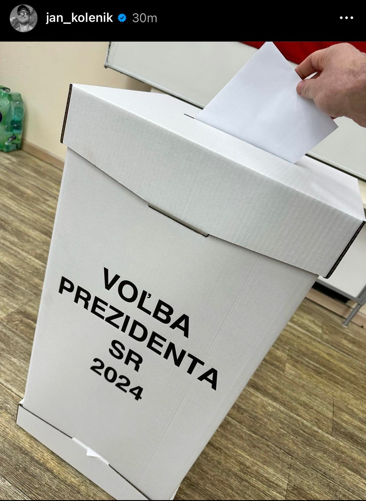 Svoj hlas v 2. kole prezidentských volieb odovzdal aj herec Ján Koleník.