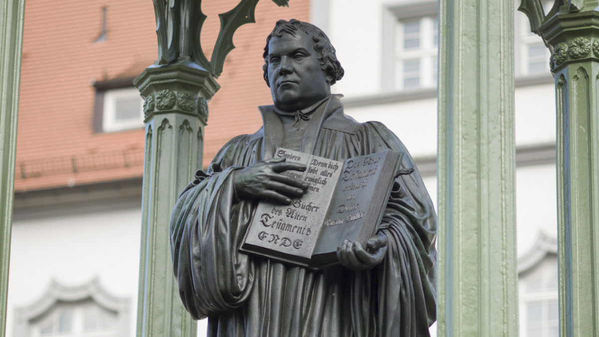 U progu wieku XVI konieczność głębokiej reformy Kościoła stawała się oczywista. Stulecie poprzednie, rozpoczęte rewolucją husycką, a zakończone tragicznymi próbami reform Savonaroli we Florencji, ukazało zarówno siłę niekontrolowanego protestu, jak i jego bezpłodność.