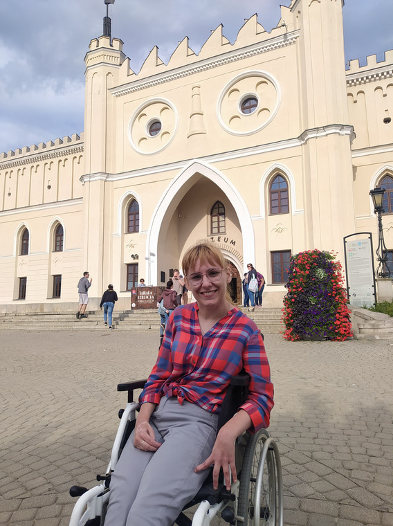 Marzeniem Oli jest usamodzielnić się od rodziców i zamieszkać z partnerem