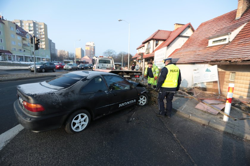 Zielona Góra. Honda uderzyła w dom