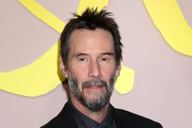 Kijanu Rivs (61) se pojavio sa SVOJOM DEVOJKOM koju zovu "STARIJA ZAPUŠTENA ŽENA", a ona 9 GODINA MLAĐA OD NJEGA i prava je dama: Osuđuju ga da bira PARTNERKE ISPOD SVOG NIVOA, a njihova priča je PREDIVNA