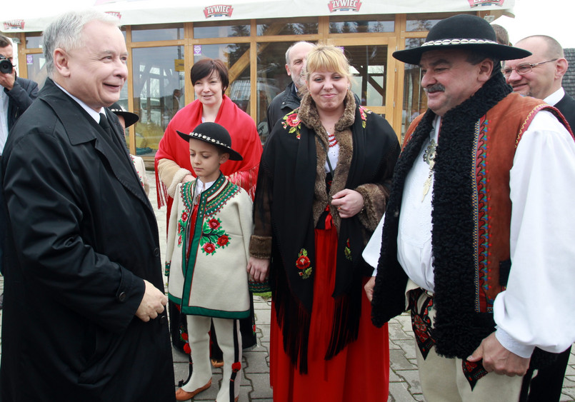 Potrzeba Polski w której nie będzie nieustannego lęku przed bezrobociem, będzie praca, czas dla rodziny, to Polska, w której relacja rodzinna i relacja pracy będą zabezpieczone i będą się wzajemnie uzupełniały - mówił Kaczyński.