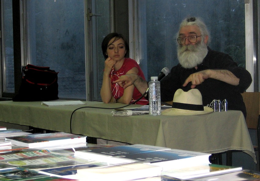 Karadžić je držao predavanja u javnosti