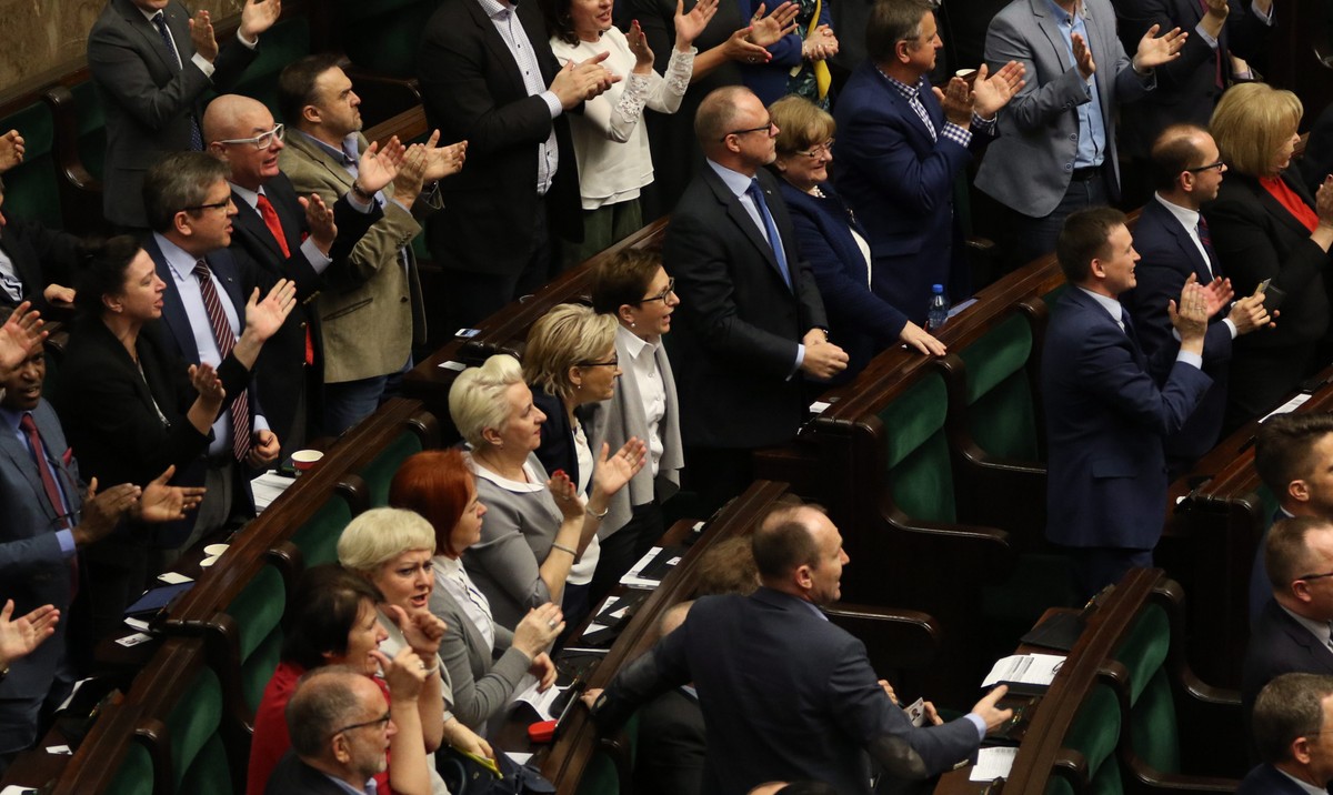 Kukiz traci najwięcej. Tylko cztery partie w Sejmie. SONDAŻ Millward Brown