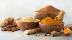 Przyprawy, których potrzebujemy w naszej kuchni i które dodadzą smaku potrawom