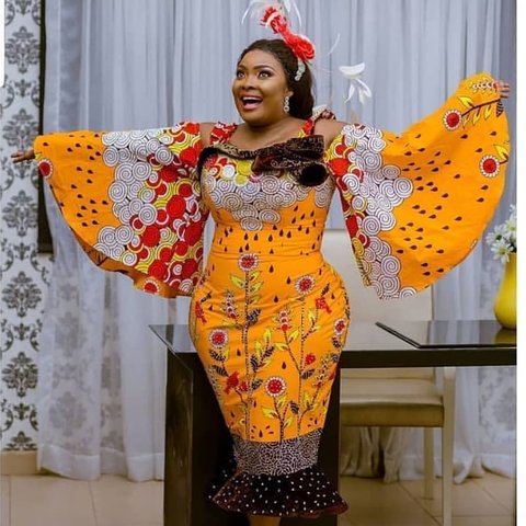 Popular Yoruba Nollywood actress, Ronke Odusanya is being accused of financially wrecking her baby daddy, Olanrewaju Saheed.. [Instagram/RonkeOdunsanya]