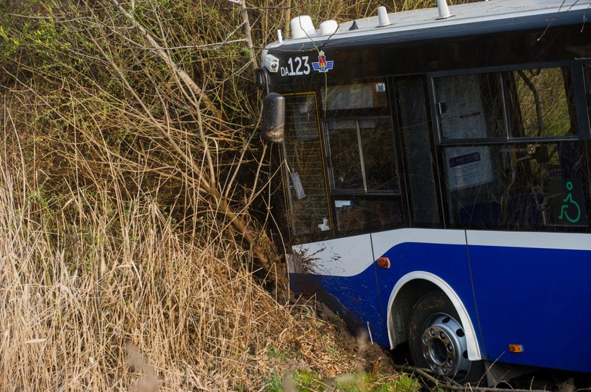 Wypadek autobusu MPK w Nowej Hucie. 10 osób rannych