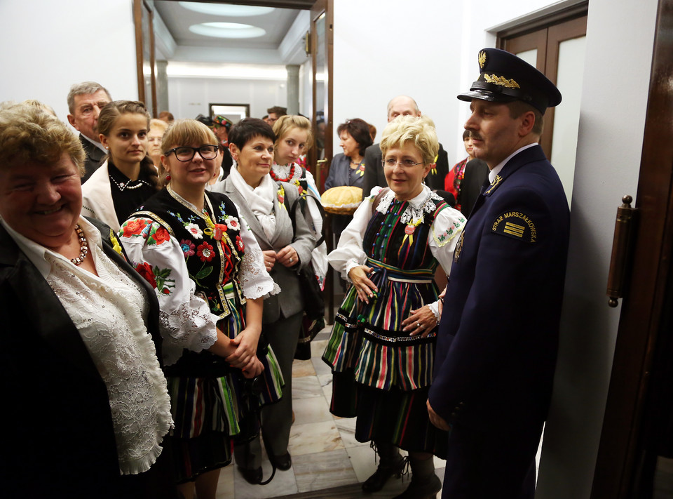 Niezwykły strój Elżbiety Radziszewskiej w Sejmie