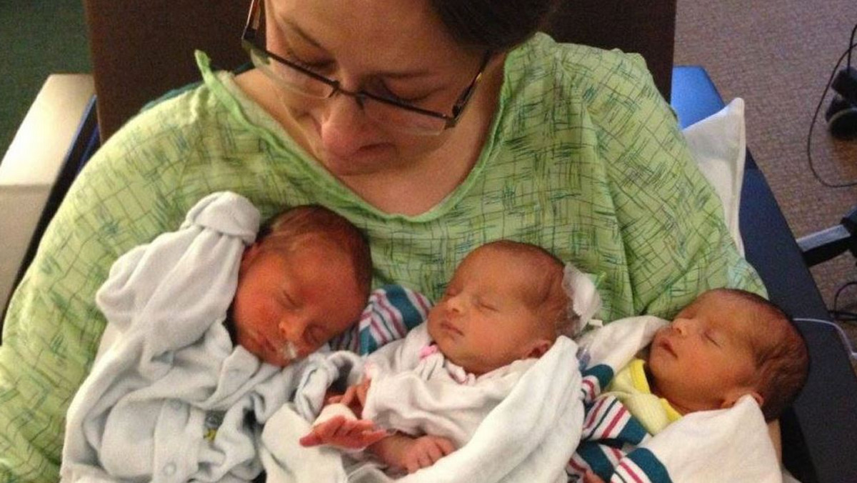 Casi Rott urodziła trojaczki, a w tym niezwykłym momencie towarzyszył jej mąż Joey oraz dwie córki: Tenley i Chloe. Noworodki urodziły się zdrowe, jednak były zmuszone pozostać przez kilka dni w szpitalu. Do domu została wypisana ich mama, która po kilku dniach zaczęła odczuwać silne bóle w klatce piersiowej.