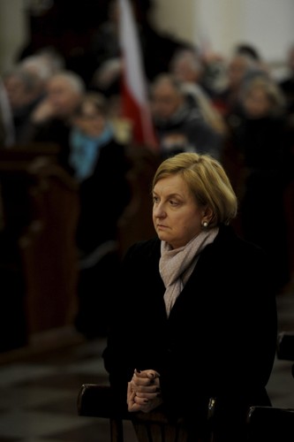 Anna Fotyga na mszy ku czci ofiar katastrofy smoleńskiej