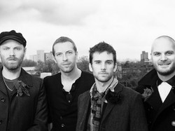 Coldplay ze sławnymi przyjaciółmi gra i pomaga dzieciakom