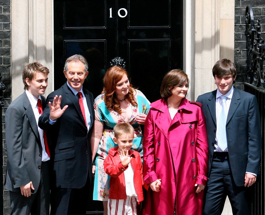 Za razliku od Džonsona, Toni Bler se uvek slikao sa decom 