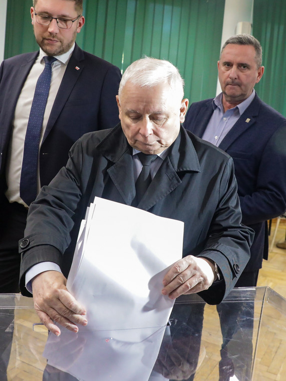 Jarosław Kaczyński z ochroną podczas wyborów samorządowych