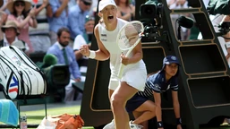 świątek na wimbledonie zarobiła miliony. wyprzedziła hingis i szarapową