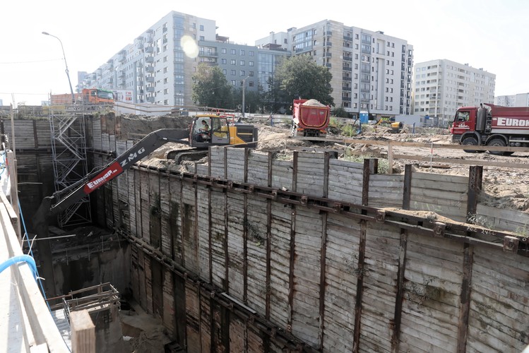 Teren budowy Południowej Obwodnicy Warszawy przy skrzyżowaniu al. KEN z ul. Płaskowickiej w Warszawie. (kf) PAP/Tomasz Gzell