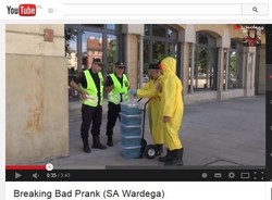 Częstowanie policjantów narkotykami, czyli Wardęga w akcji [WIDEO]